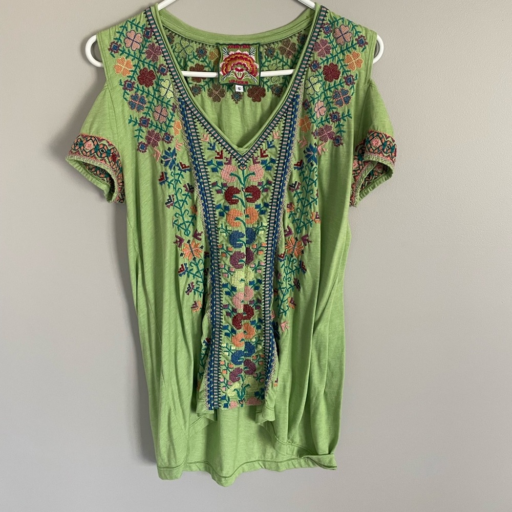 Johnny Was green embroidered shirt. Size Small.